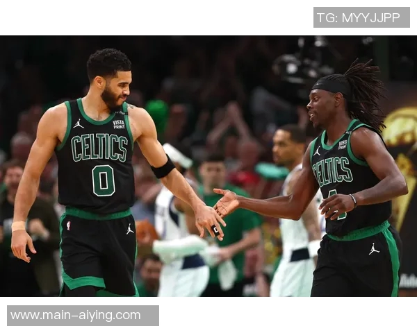 东契奇称赞海斯在挡拆配合中总能精准找到最佳接应位置