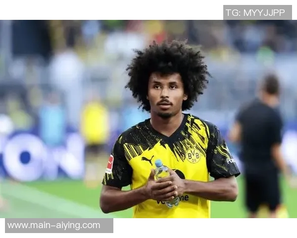 曼联对多特边锋阿德耶米表现出兴趣球探主管与其关系密切 曼联对多特边锋阿德耶米表现出兴趣球探主管与其关系密切