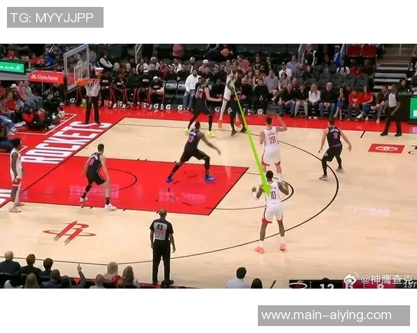 阿门篮下强势补扣邓恩展现霸气瞬间引发全场惊叹 阿门篮下强势补扣邓恩展现霸气瞬间引发全场惊叹